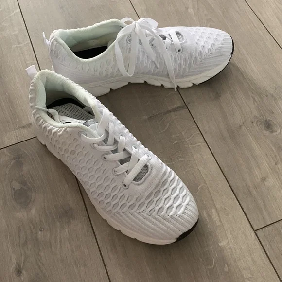 Shoes - Picture 4 of 4